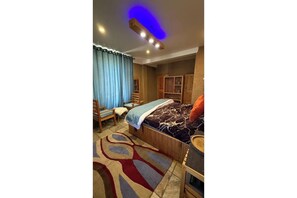 Basic Double or Twin Room, Mountain View | Living area