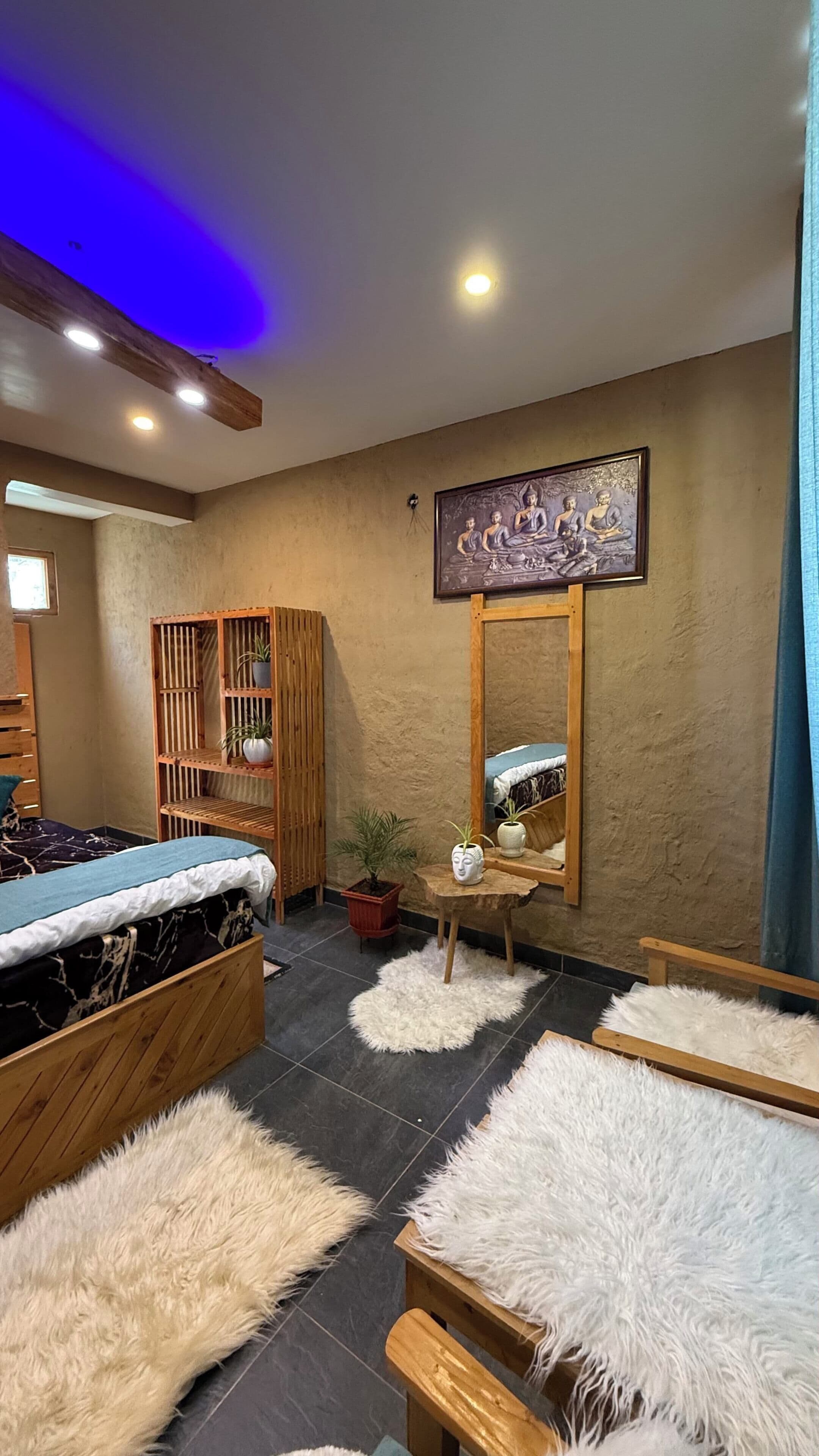 Basic Double or Twin Room, Mountain View | Living area