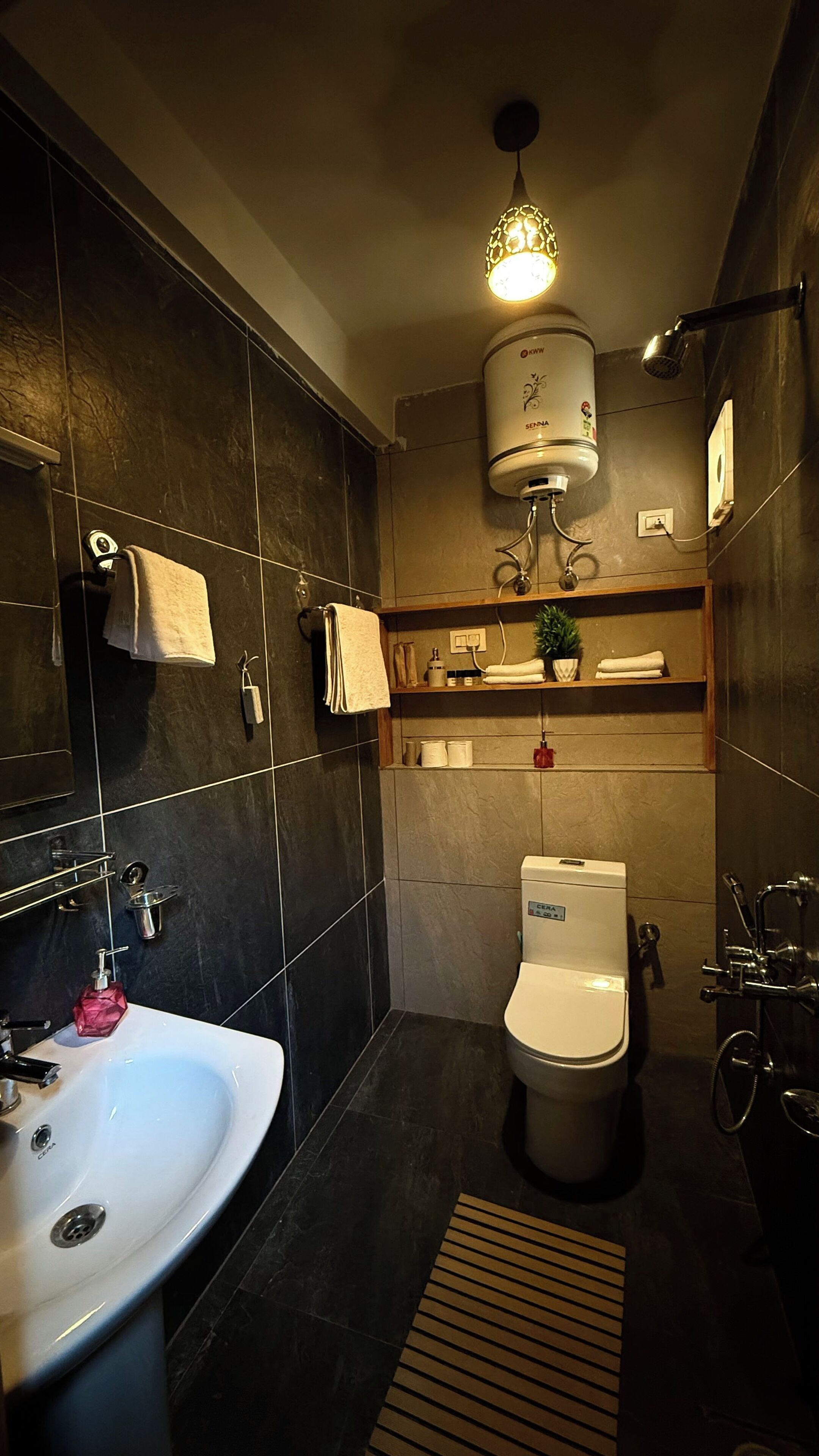 Basic Double or Twin Room, Mountain View | Living area