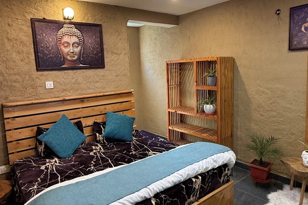 Basic Double or Twin Room, Mountain View | Living area