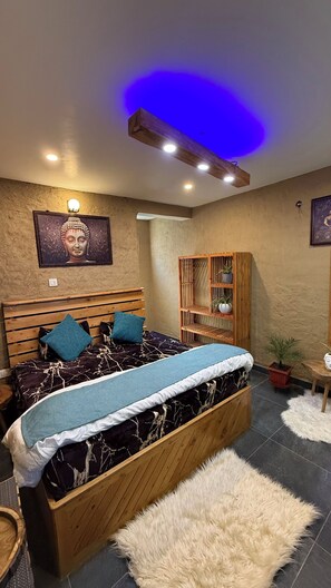 Basic Double or Twin Room, Mountain View | Living area - Karma Yatri Mudhouse Kasol (Bhuntar)