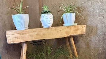 Habitación básica con 1 cama doble o 2 individuales, vistas a la montaña | Zona de estar