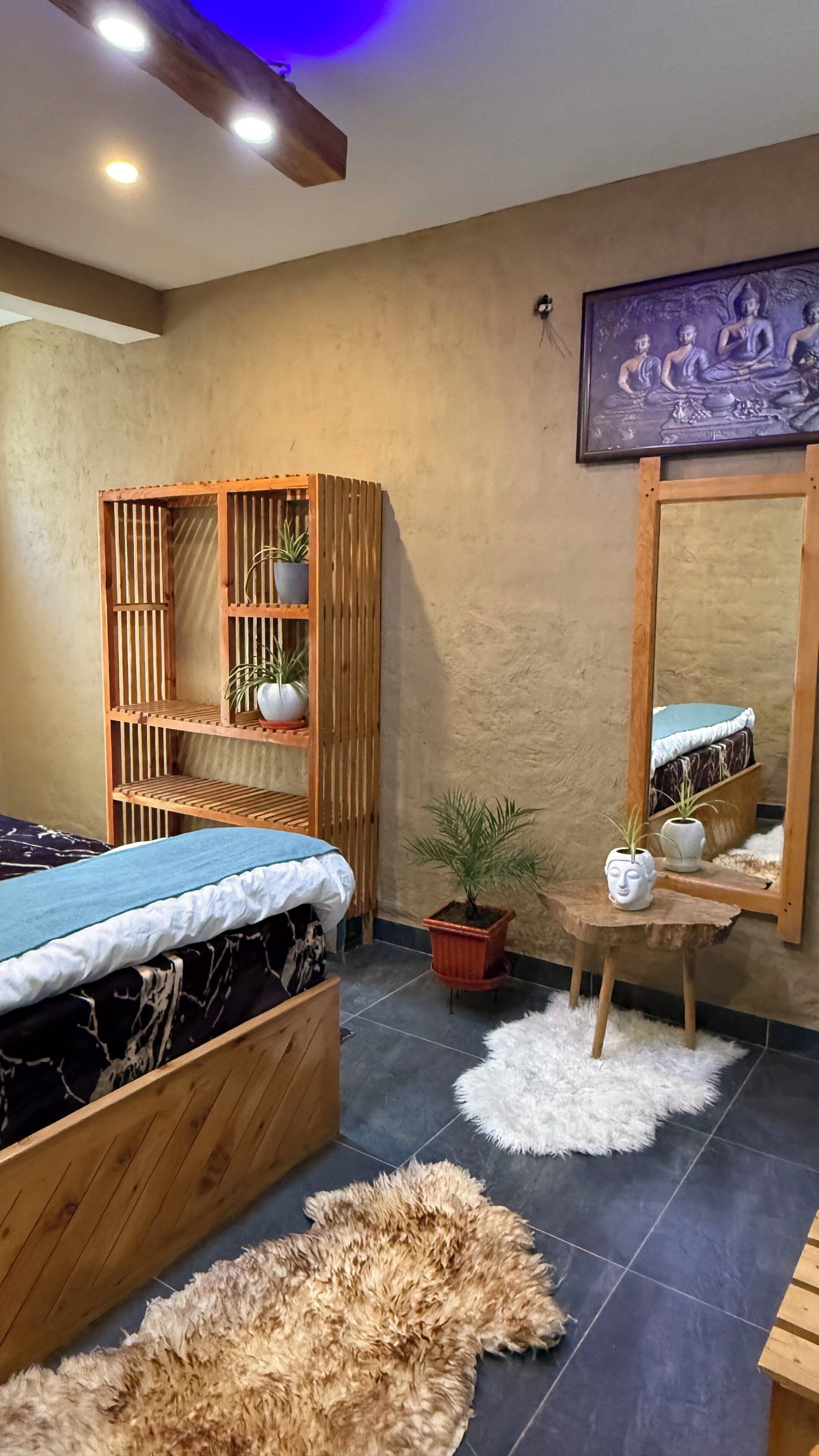 Basic Double or Twin Room, Mountain View | Living area