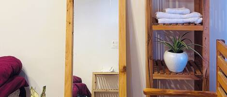 Basic Twin Room | Living area