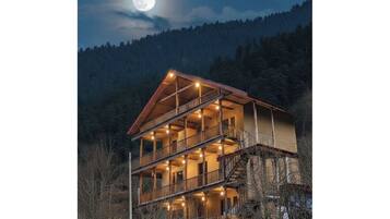 Basic Double or Twin Room, Mountain View | Living area