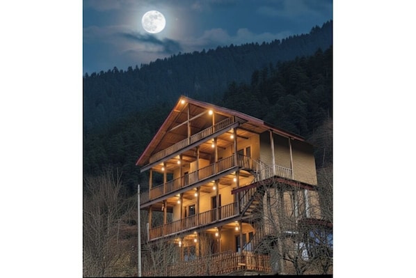 Living area - Karma Yatri Mudhouse Kasol (Bhuntar)