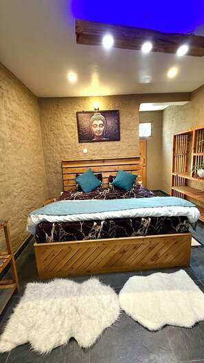 Basic Double or Twin Room, Mountain View | Living area - Karma Yatri Mudhouse Kasol (Bhuntar)