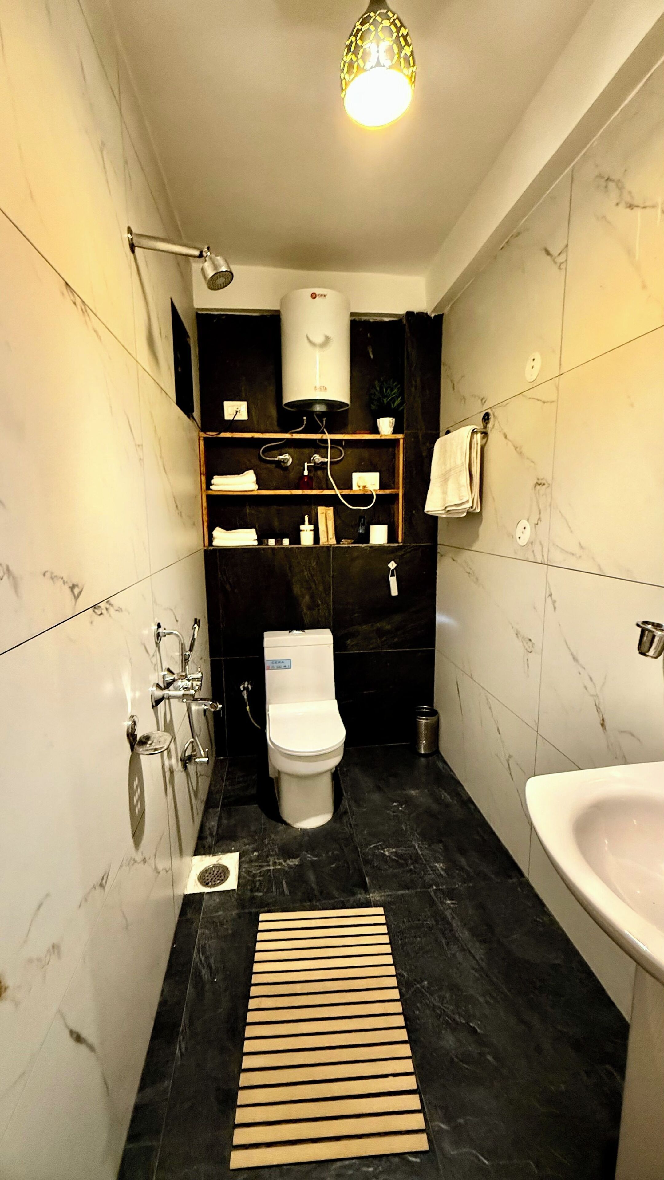 Basic Double or Twin Room, Mountain View | Living area