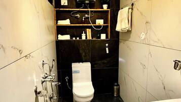 Basic Double or Twin Room, Mountain View | Living area