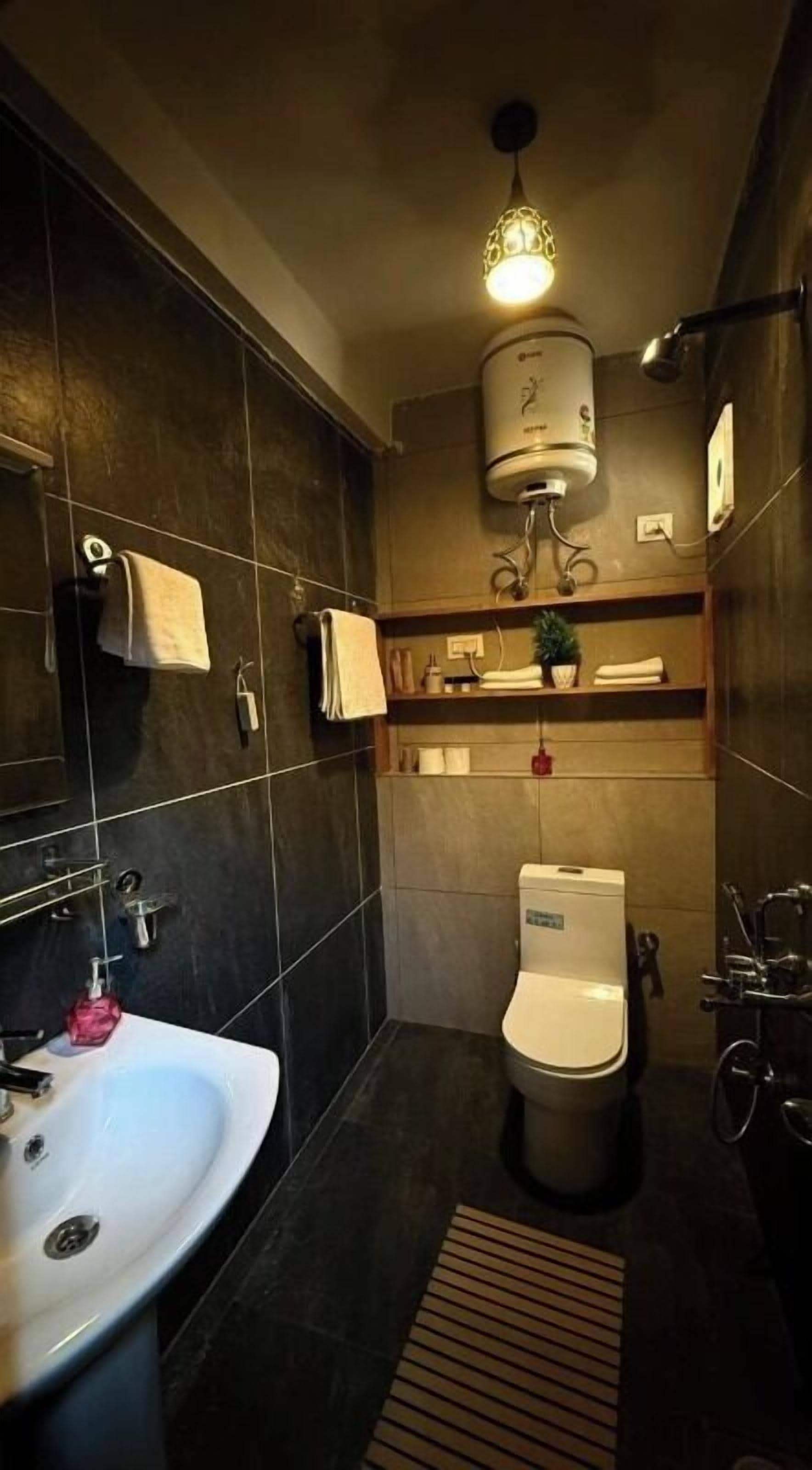 Basic Double or Twin Room, Mountain View | Living area