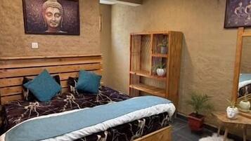 Chambre Double ou avec lits jumeaux, vue montagne | Coin séjour