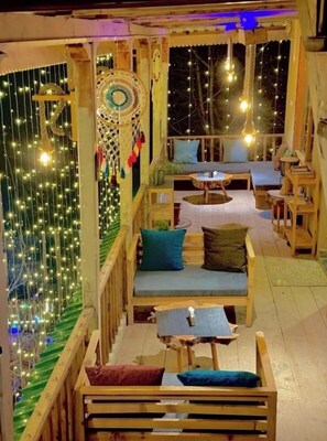 基础双人房或双床房, 山景 | 起居区