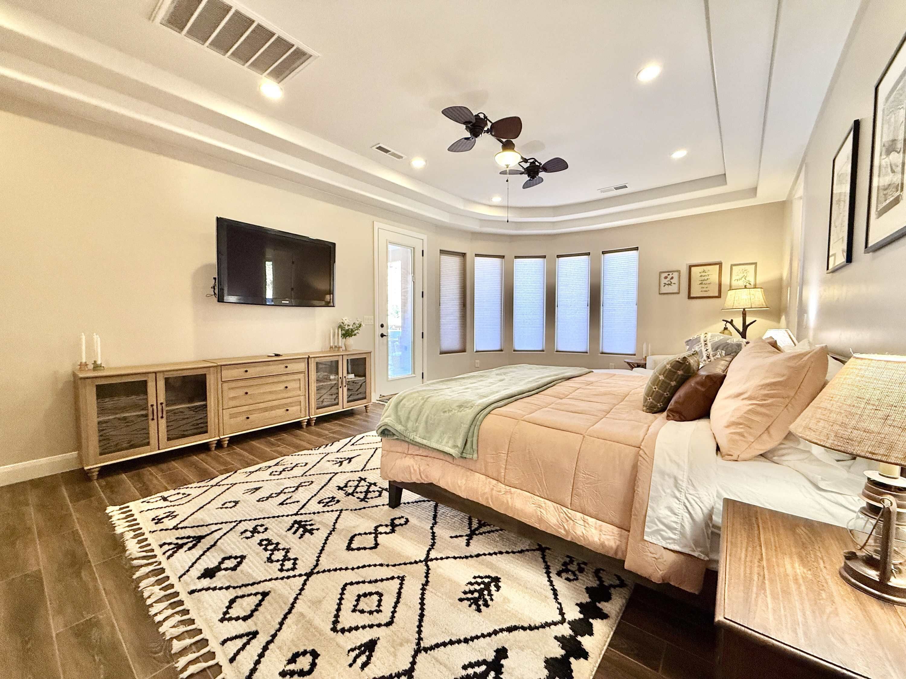 4 bedrooms, desk, travel cot, WiFi