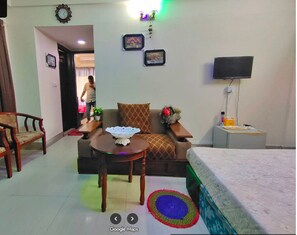 Phòng đôi Deluxe, ban công, quang cảnh bãi biển | Phòng tắm | Bồn tắm, đồ dùng nhà tắm miễn phí, khăn tắm, xà phòng 