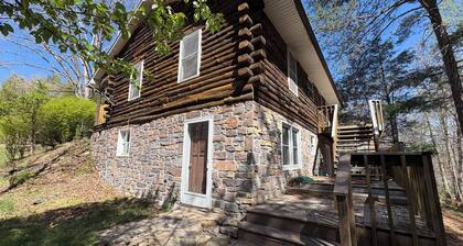 Black Bear Log Cabin located near Virginia Tech in the Jefferson National Forest