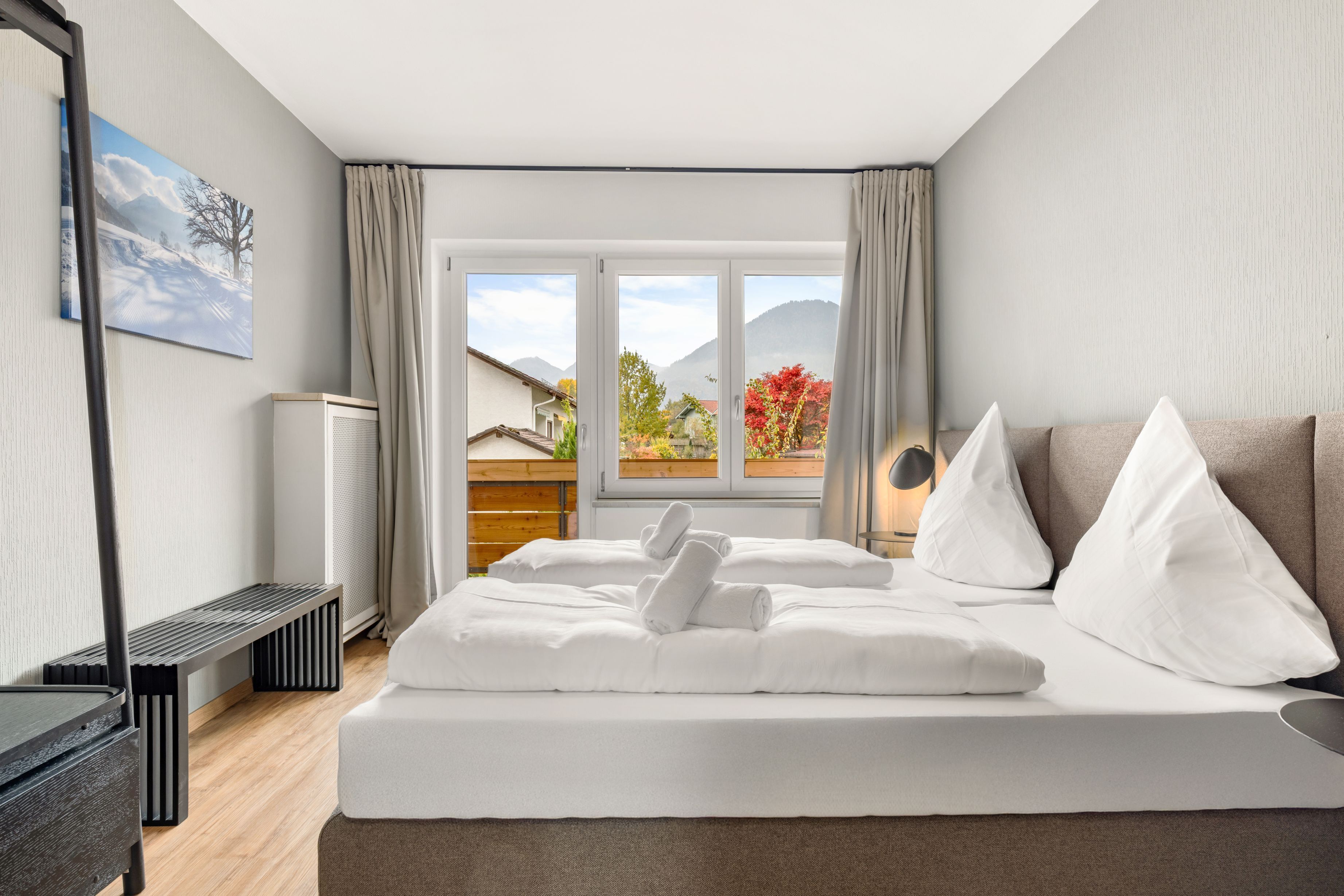 3 bedrooms, desk, iron/ironing board, travel crib