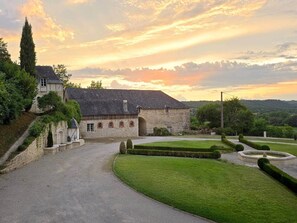 المنشأة من الخارج