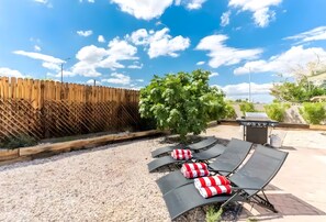 Terrace/patio - Pool and Spa Retreat in Vibrant Las Vegas, Sleeps Up to 8! (Las Vegas)