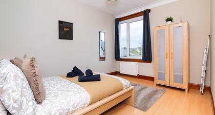 2bed Upper Cottage Flat-on Street Parking