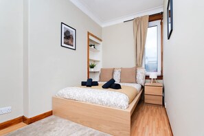 Apartment | 2 bedrooms - 2bed Upper Cottage Flat-on Street Parking (Grangemouth)