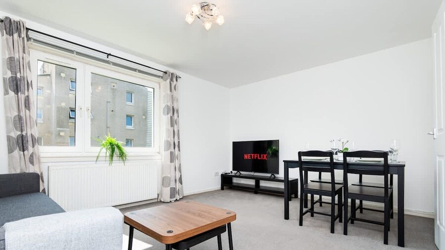 2 Bedroom Flat - Free Parking