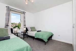 Apartment - 2 Bedroom Flat - Free Parking (Clydebank)