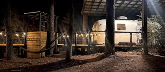 Vintage Airstream Camper w/AC. Secluded Stay