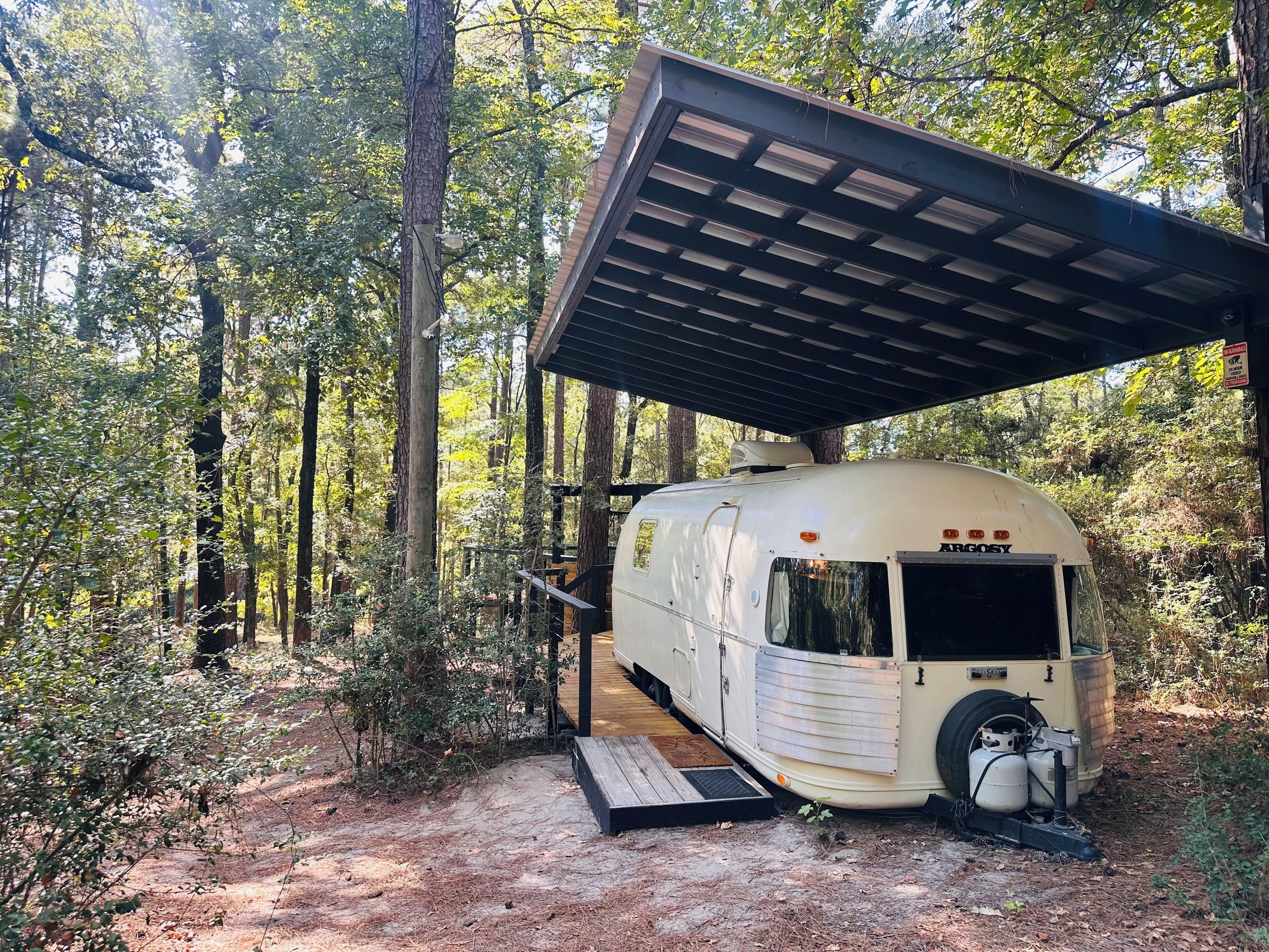 (Restored) Vintage 1973 Airstream situated on a private scenic campsite 