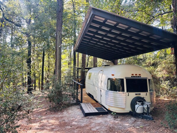 Property grounds - Vintage Airstream Camper w/AC. Secluded Stay (Huntsville)