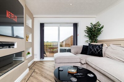 2 Bedroom House-free Parking