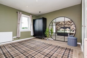 House | 2 bedrooms - 2 Bedroom House-free Parking (Dunfermline)