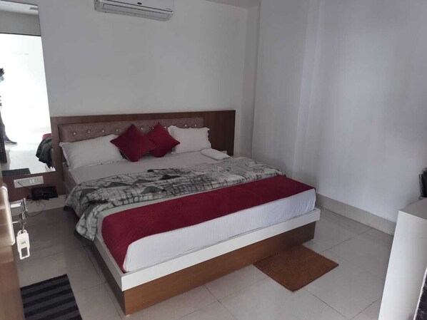 مكتب ومساحة عمل للكمبيوتر المحمول وواي فاي مجانًا