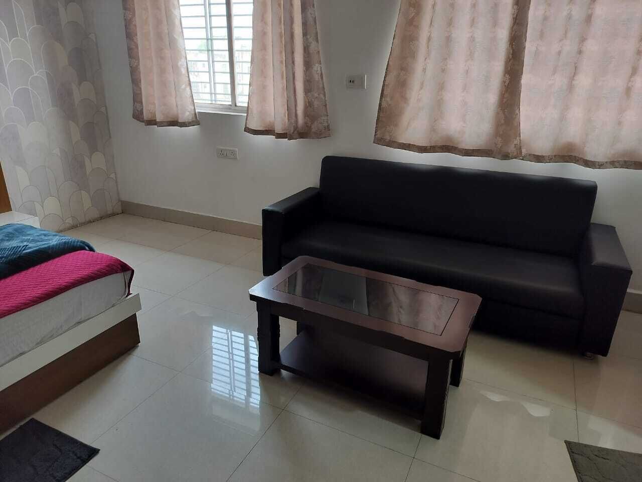 Deluxe Double Room, 1 Bedroom, Smoking, City View | Desk, laptop workspace, free WiFi
