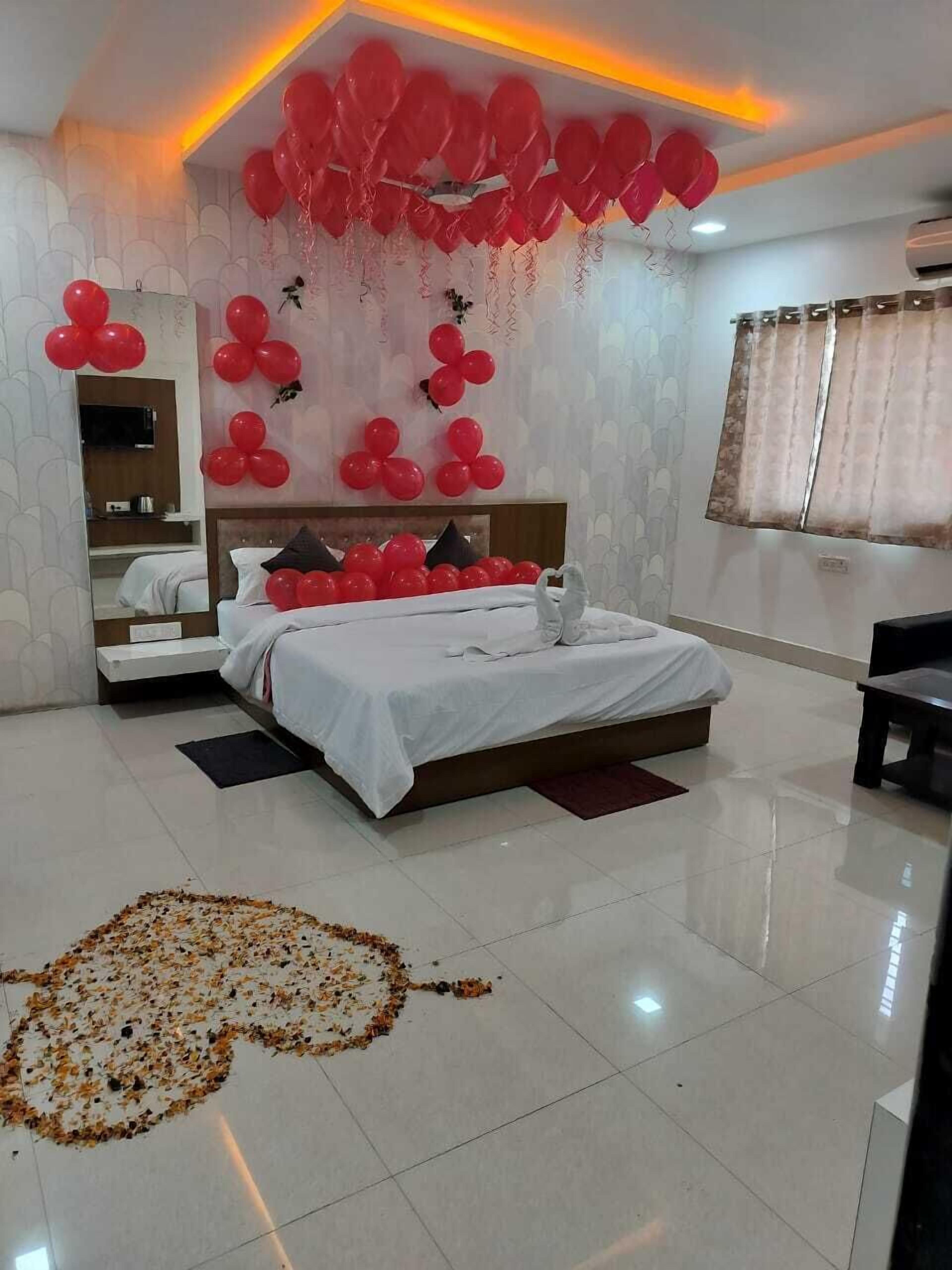 Desk, laptop workspace, free WiFi