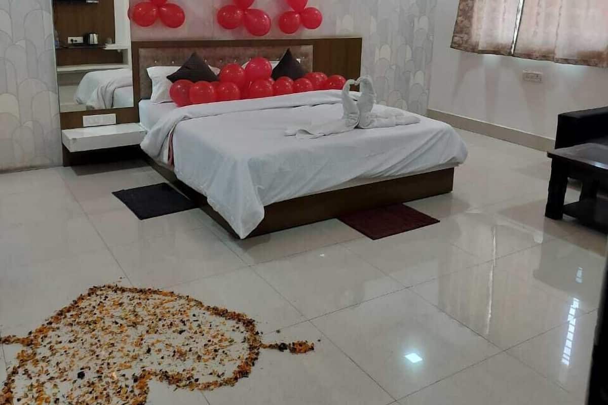 Desk, laptop workspace, free WiFi