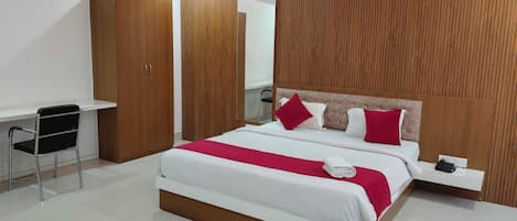 Deluxe Double Room, 1 Bedroom, Smoking, City View