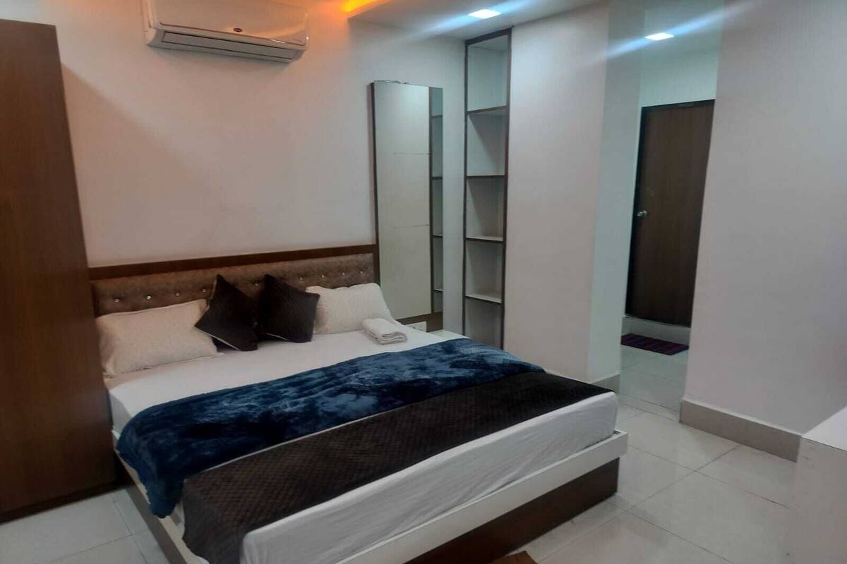 Premium tweepersoonskamer, roken | Een bureau, een laptopwerkplek, gratis wifi