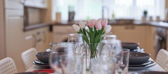 Spacious 4 Bedroom House With Parking