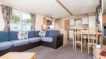 ์ํํธ | 3 ๊ฐ์ ์นจ์ค, ์ธํฐ๋ท