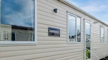 ์ํํธ | 3 ๊ฐ์ ์นจ์ค, ์ธํฐ๋ท