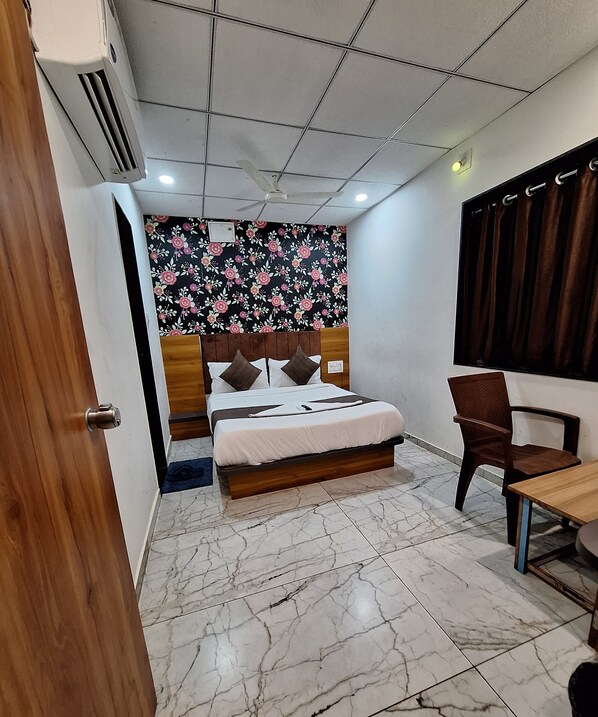Standard Room, Air conditioning | Desk, laptop workspace, rollaway beds, free WiFi - Hotel Rudraksh (Rajkot)