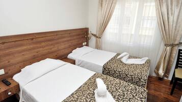 Standard Double or Twin Room, Beach View | Desk