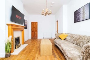 House | 2 bedrooms - 2 Bedroom House - Free Parking (Annan)