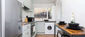 2 Bedroom House - Free Parking