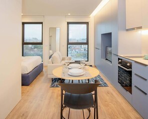 Dining - Liiiving in Porto - Campus Blue Studio (Porto)