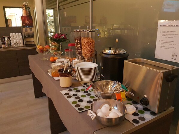 Free daily buffet breakfast