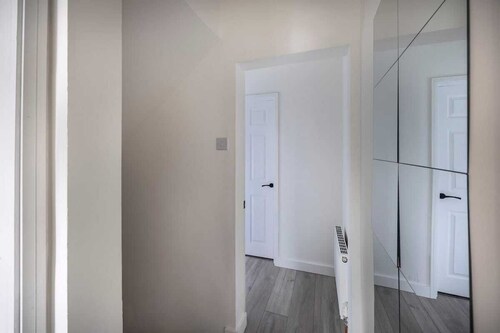 3bedroom 2 Bathroom House-free Parking 5 Beds