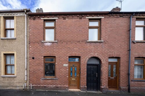 3bedroom 2 Bathroom House-free Parking 5 Beds