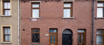 3bedroom 2 Bathroom House-free Parking 5 Beds