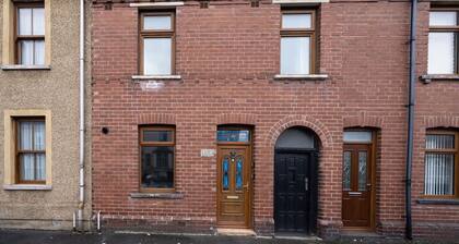 3bedroom 2 Bathroom House-free Parking 5 Beds